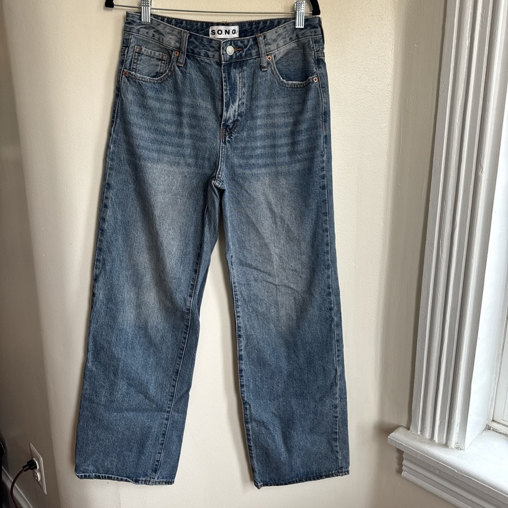 SONG High-Rise relaxed Straight Leg Jeans in Faded Blue